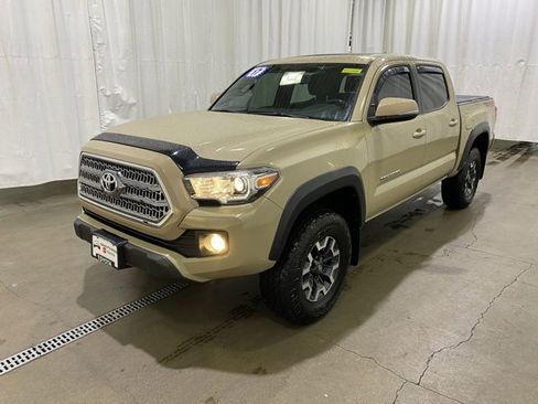 Certified 2017 Toyota Tacoma TRD Off-Road image 7