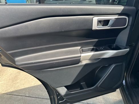 Used 2022 Ford Explorer XLT w/ Class IV Trailer Tow Package image 11