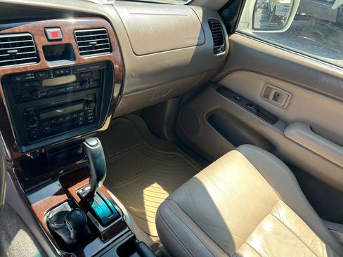 Used 2002 Toyota 4Runner Limited AWD/4WD image 12