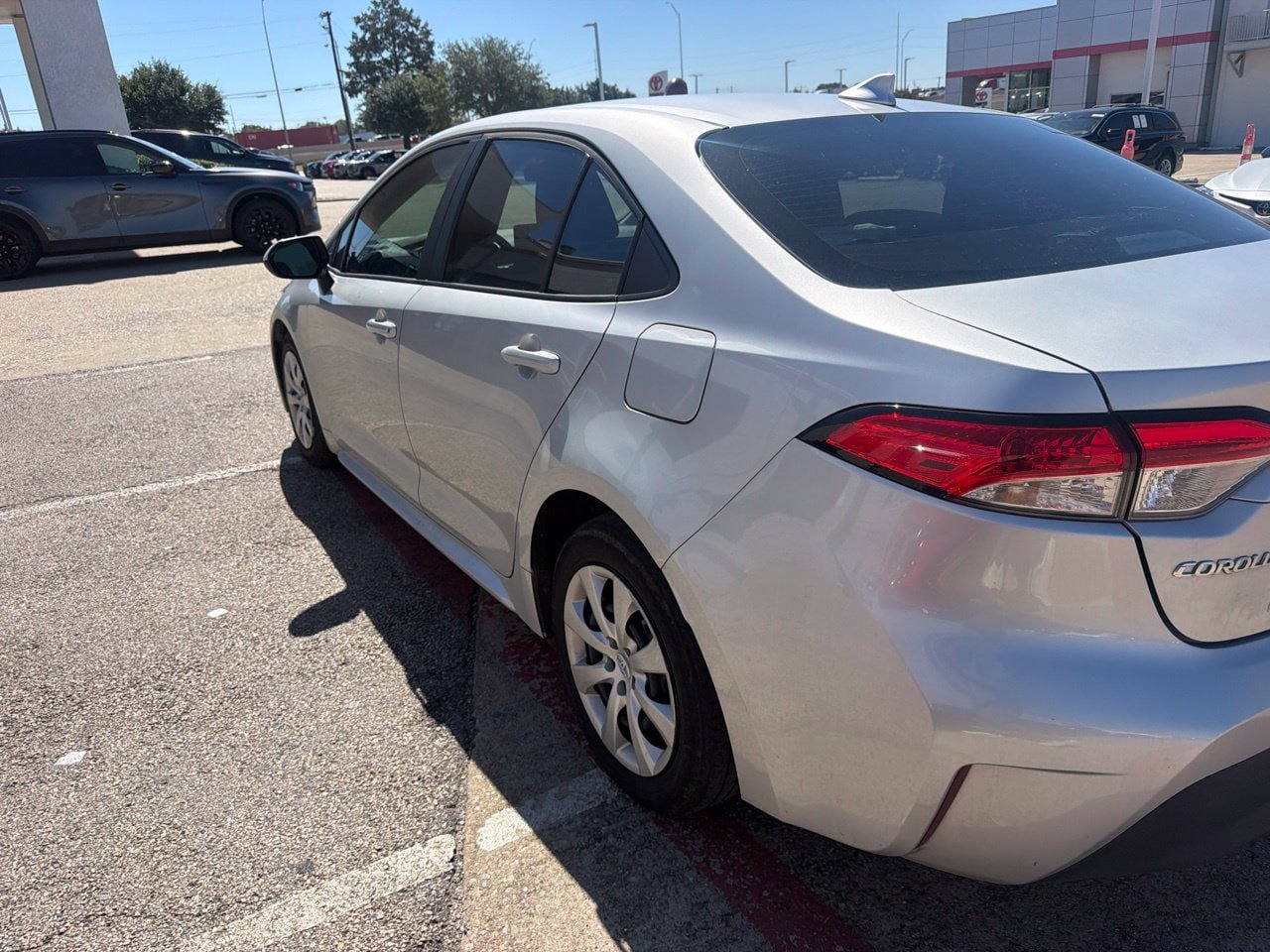 Used 2025 Toyota Corolla LE FWD image 4
