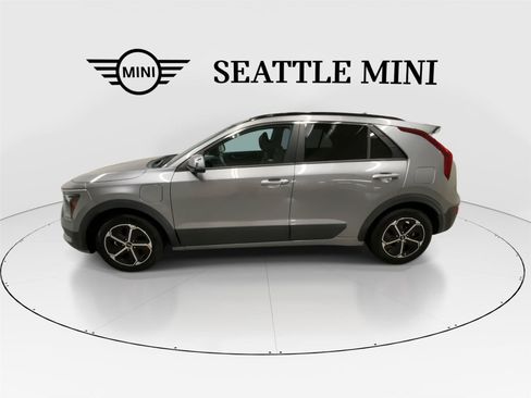 Used 2023 Kia Niro EX FWD image 6