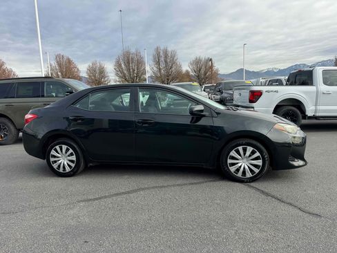 Used 2018 Toyota Corolla LE image 9