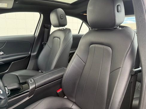 Used 2019 Mercedes-Benz A 220 4MATIC image 5