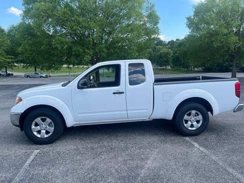 Used 2011 Nissan Frontier SV RWD image 3