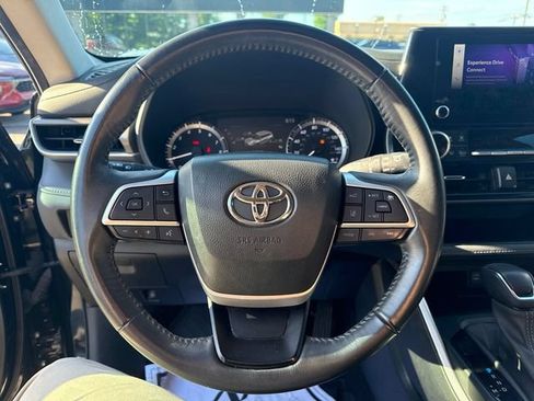Used 2023 Toyota Highlander LE AWD/4WD image 24