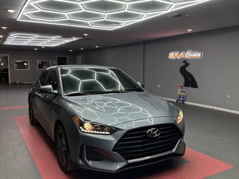 Used 2019 Hyundai Veloster 2.0 FWD image 1