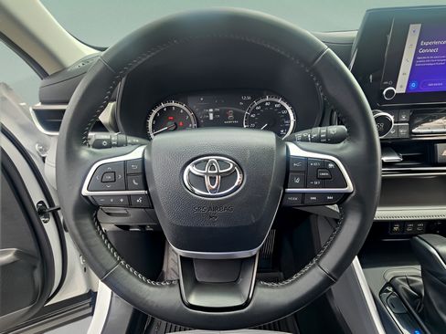 Used 2023 Toyota Highlander LE AWD/4WD image 22