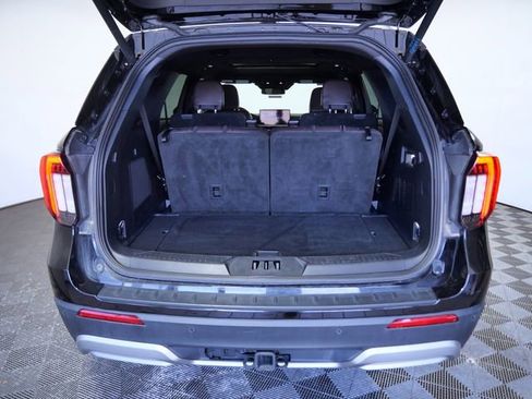 Certified 2025 Ford Explorer Platinum w/ LUX Leather Package AWD/4WD image 9