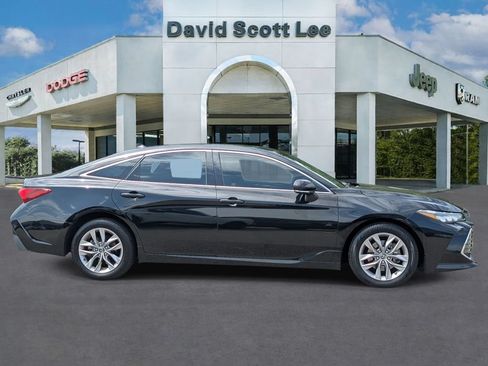 Used 2019 Toyota Avalon XLE w/ Moonroof Package FWD image 4