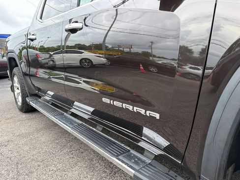 Used 2019 GMC Sierra 1500 SLT w/ SLT Premium Package AWD/4WD image 25