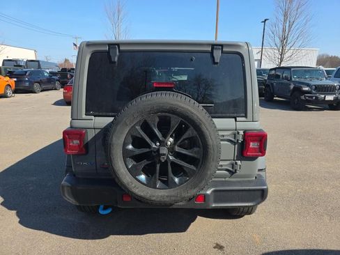 Used 2022 Jeep Wrangler Unlimited Sahara w/ Cold Weather Group image 6