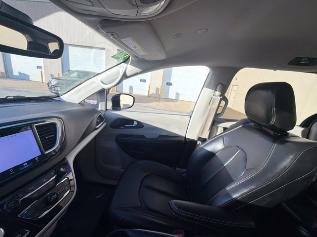 Used 2024 Chrysler Pacifica Touring-L FWD image 33