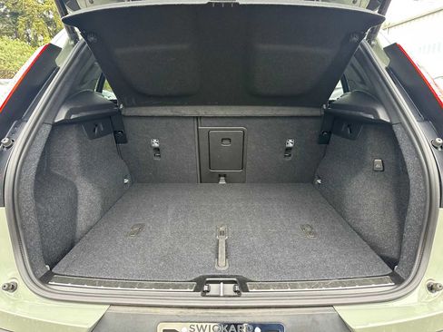 Certified 2025 Volvo XC40 B5 Plus AWD/4WD image 15