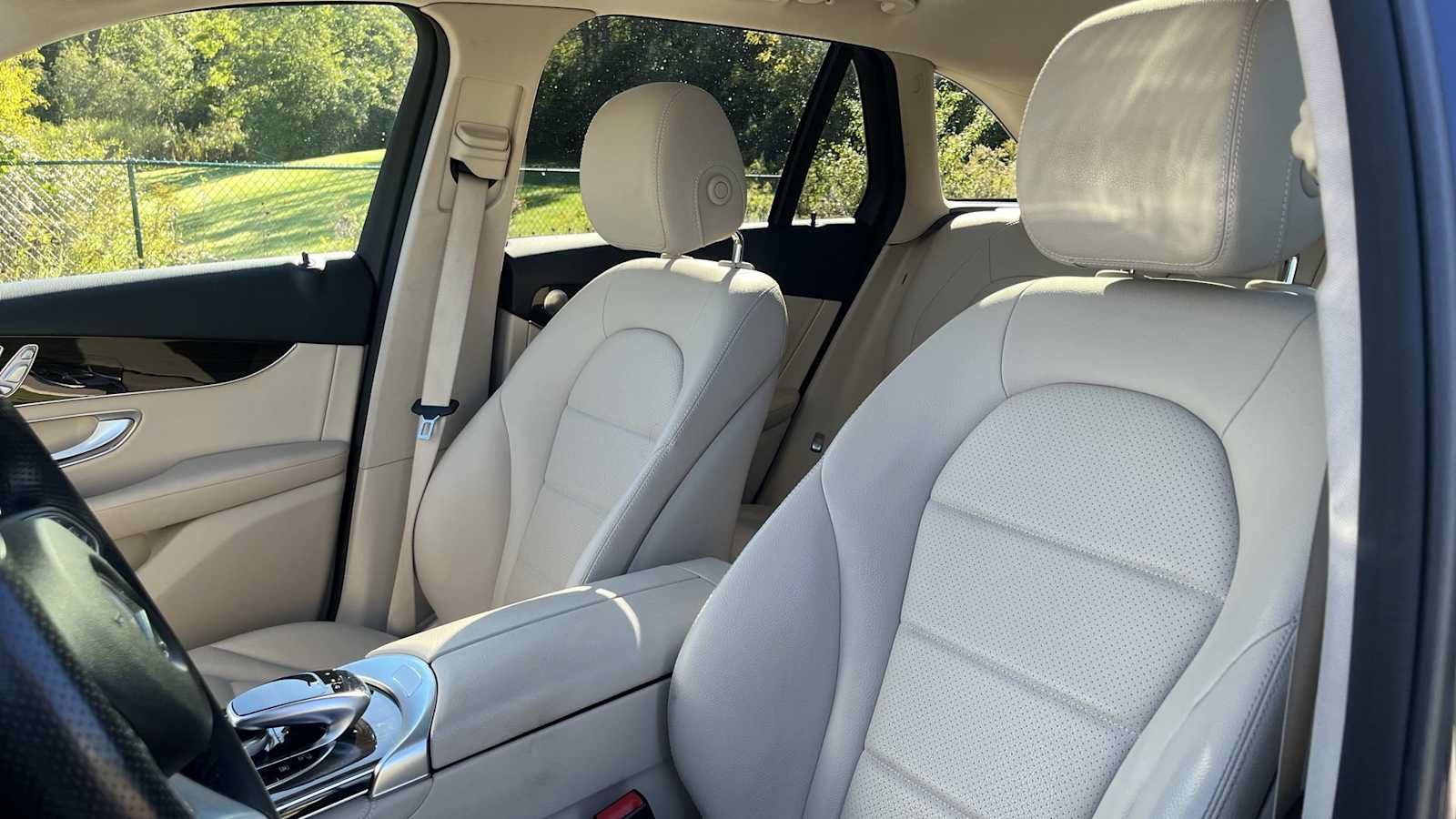 Used 2018 Mercedes-Benz GLC 350e 4MATIC image 29