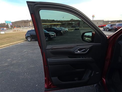 Used 2024 Chevrolet Tahoe Z71 w/ Luxury Package image 12