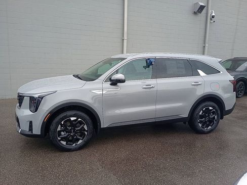 New 2026 Kia Sorento S image 4