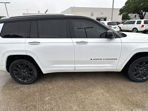 Used 2023 Jeep Grand Cherokee L Summit w/ High Altitude Package AWD/4WD image 8