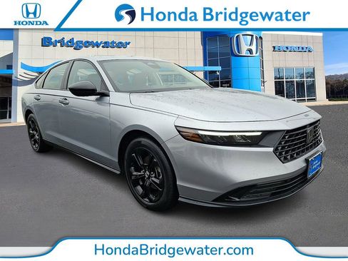 Used 2025 Honda Accord SE image 1
