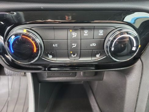 Used 2023 Buick Encore GX Preferred w/ Cold Weather Comfort Package AWD/4WD image 9