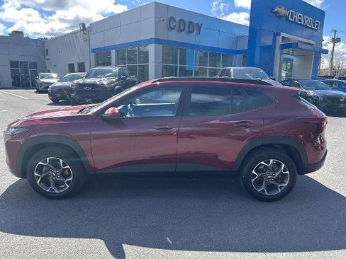 Used 2024 Chevrolet Trax LT w/ Driver Confidence Package FWD image 10