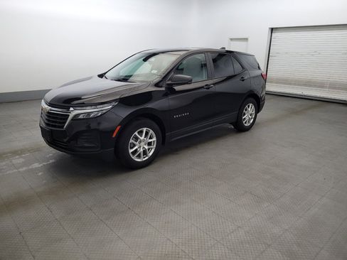 Used 2024 Chevrolet Equinox LS w/ LS Convenience Package FWD image 2