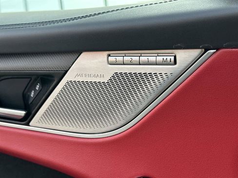 Used 2024 Jaguar F-PACE SVR image 33