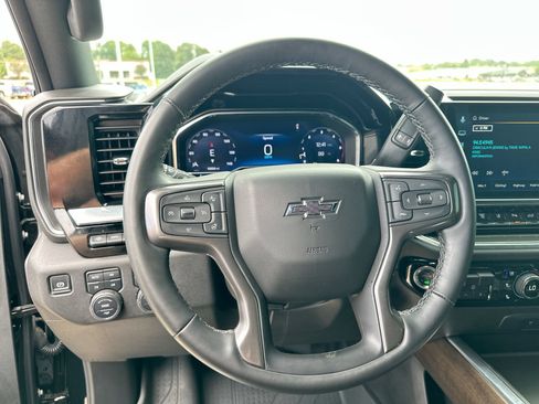 Used 2025 Chevrolet Silverado 2500 High Country w/ Midnight Edition AWD/4WD image 14