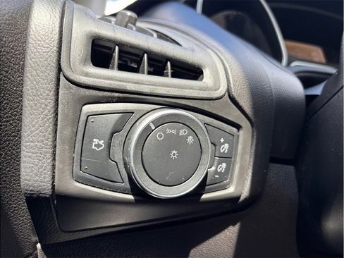 Used 2015 Ford Focus SE FWD image 27