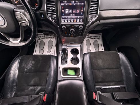 Used 2018 Jeep Grand Cherokee Altitude AWD/4WD image 13
