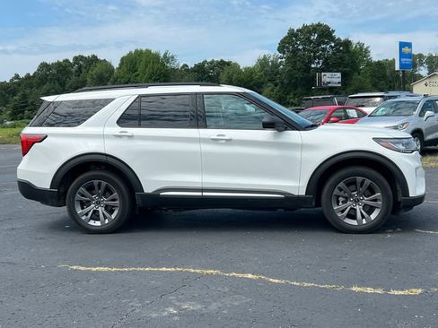 Used 2025 Ford Explorer Active w/ Active Comfort Package AWD/4WD image 31