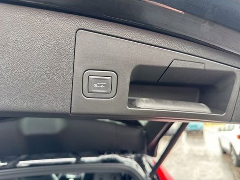 Certified 2025 Cadillac XT4 Premium Luxury w/ Cold Weather Package image 19