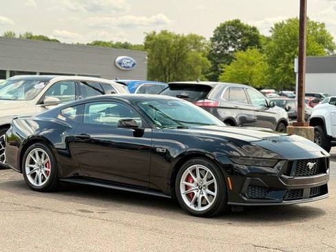Used 2025 Ford Mustang GT Premium RWD image 31