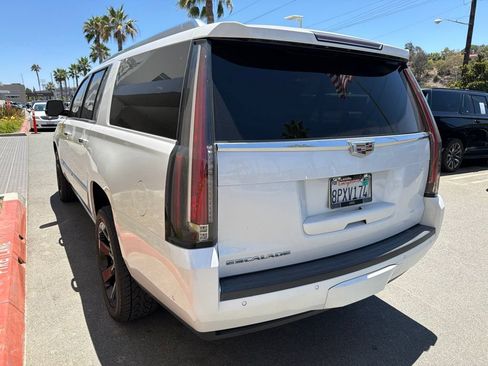 Used 2020 Cadillac Escalade ESV Platinum AWD/4WD image 6