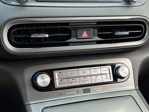 Used 2023 Hyundai Kona SE w/ Cargo Package image 19