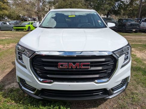 Used 2024 GMC Terrain SLE FWD image 2