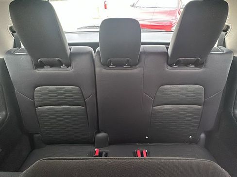 Used 2025 Nissan Pathfinder SV FWD image 33