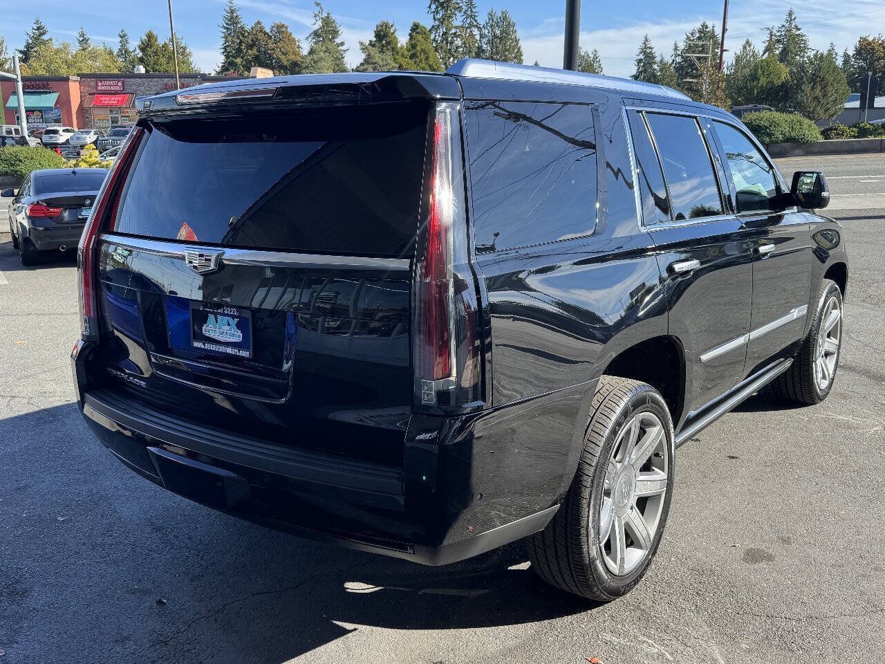 Used 2020 Cadillac Escalade Premium Luxury AWD/4WD image 8