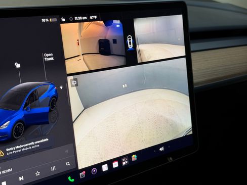 Used 2023 Tesla Model Y Performance AWD/4WD image 32