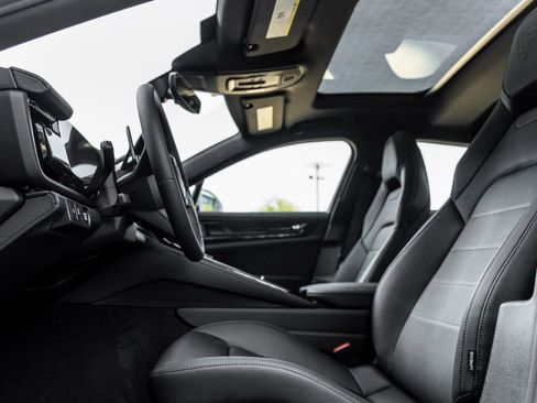 Certified 2025 Porsche Panamera image 22