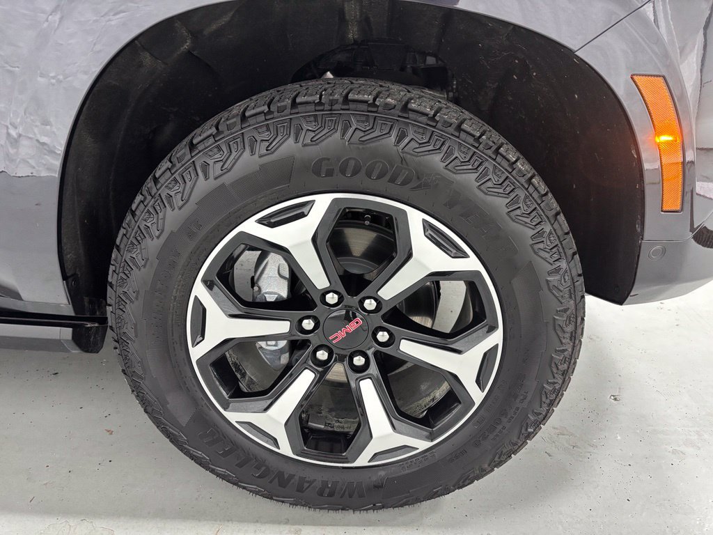 Used 2026 GMC Yukon XL AT4 w/ AT4 Premium Package AWD/4WD image 67