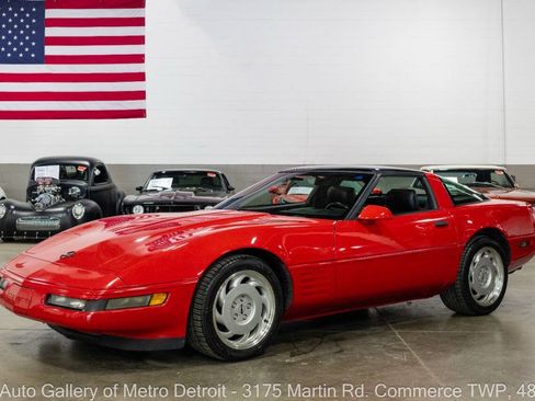 Used 1992 Chevrolet Corvette Coupe RWD image 3