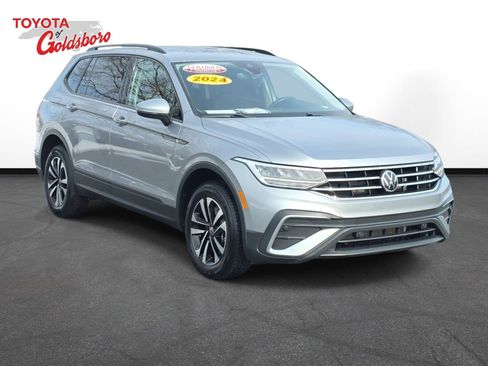 Used 2024 Volkswagen Tiguan S image 3