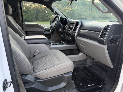 Used 2018 Ford F250 XLT w/ XLT Premium Package AWD/4WD image 12