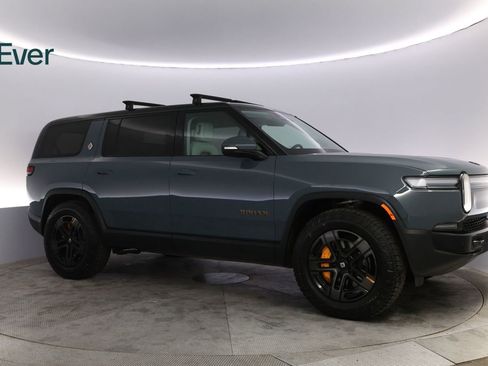 Used 2025 Rivian R1S Premium image 14