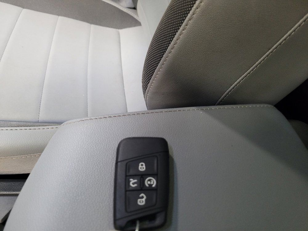 Used 2023 Volkswagen Taos SE w/ Panoramic Sunroof Package AWD/4WD image 32