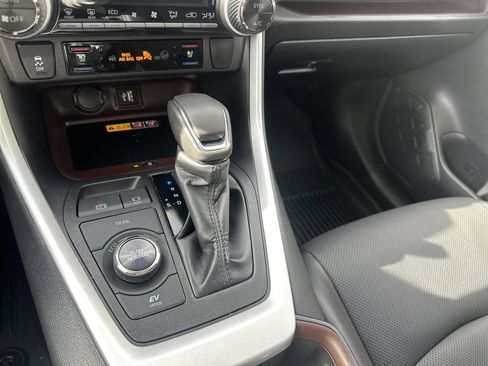 Used 2024 Toyota RAV4 Limited image 19