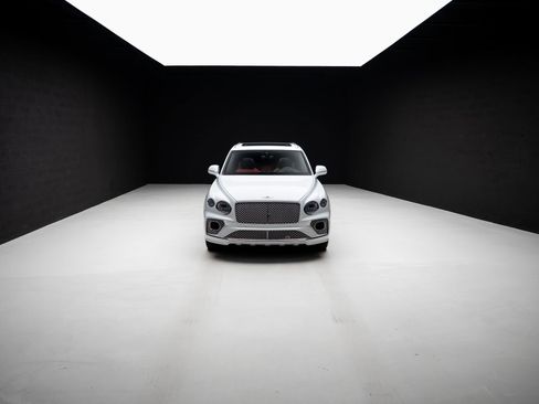 Used 2021 Bentley Bentayga AWD/4WD image 81