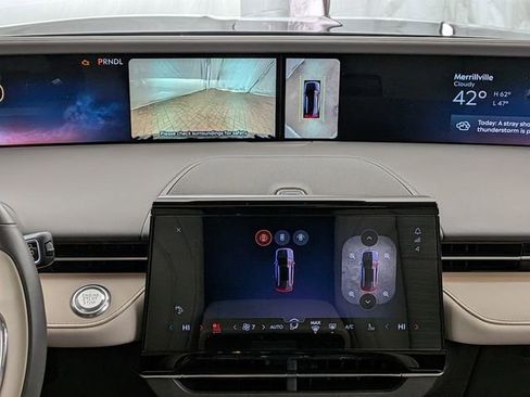 Used 2025 Lincoln Nautilus Reserve w/ Jet Appearance Package image 40