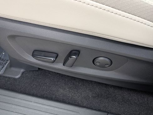 New 2026 Nissan Pathfinder SL image 14