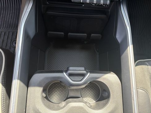 Used 2022 RAM 1500 Laramie AWD/4WD image 18